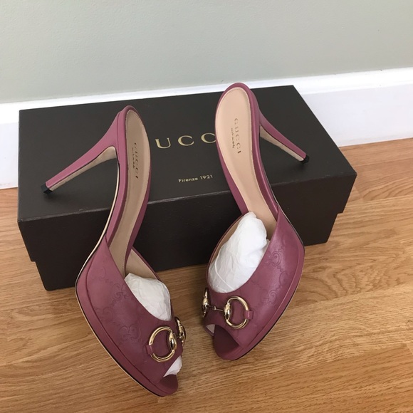 Gucci Embossed Sandals - Picture 5 of 8